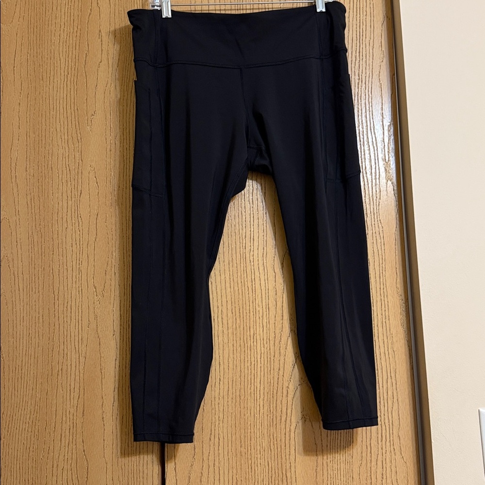 Athleta XL Black Ultimate Stash 7/8 tight/ Leggings